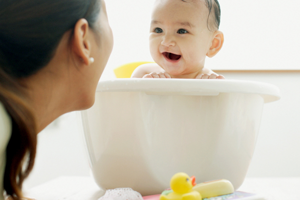 10-unexpected-ways-to-soothe-a-crying-baby3